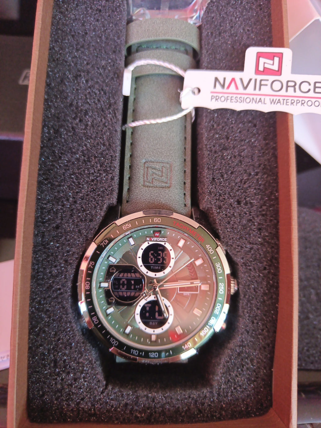 Naviforce Chronograph Green Leather Strap Gold Stainless Steel Case Analog Watch0