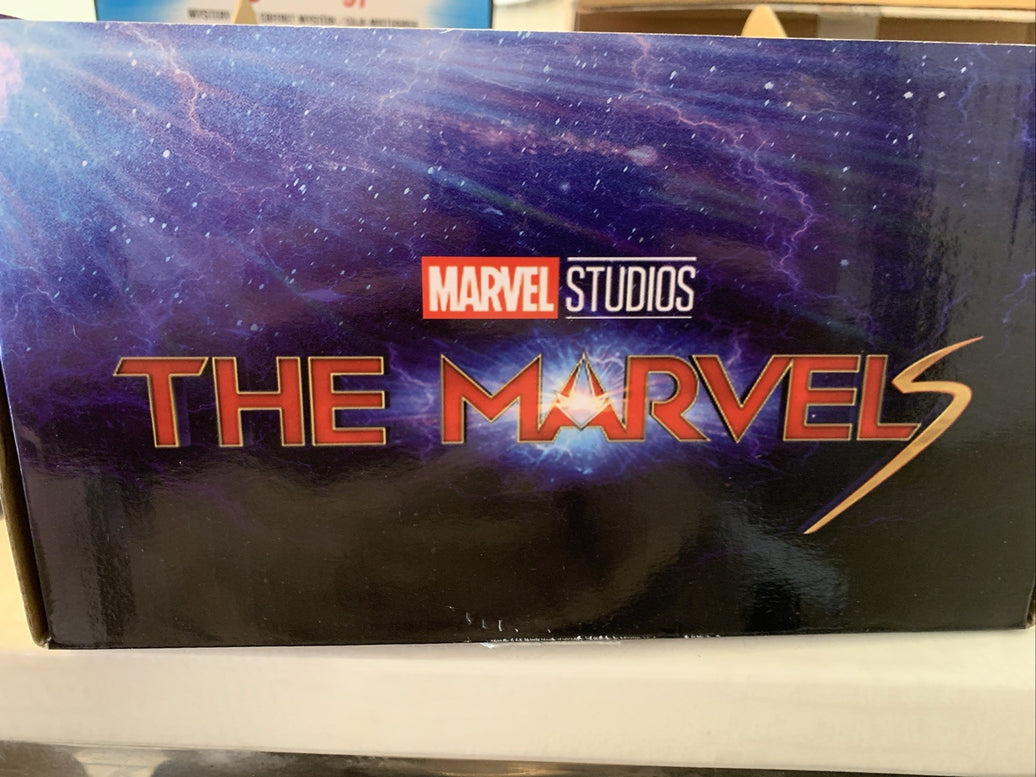 Funko Pop The Marvels - Marvel Collector Corps Box - Shirt Size 2 XL, Captain Ma0