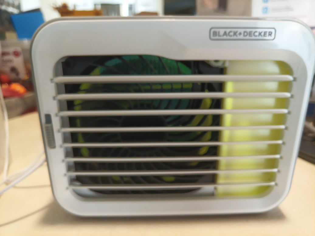 BLACK+DECKER(TM) BDMC10 3-Speed Portable USB-Powered Desktop Evaporative Air...0