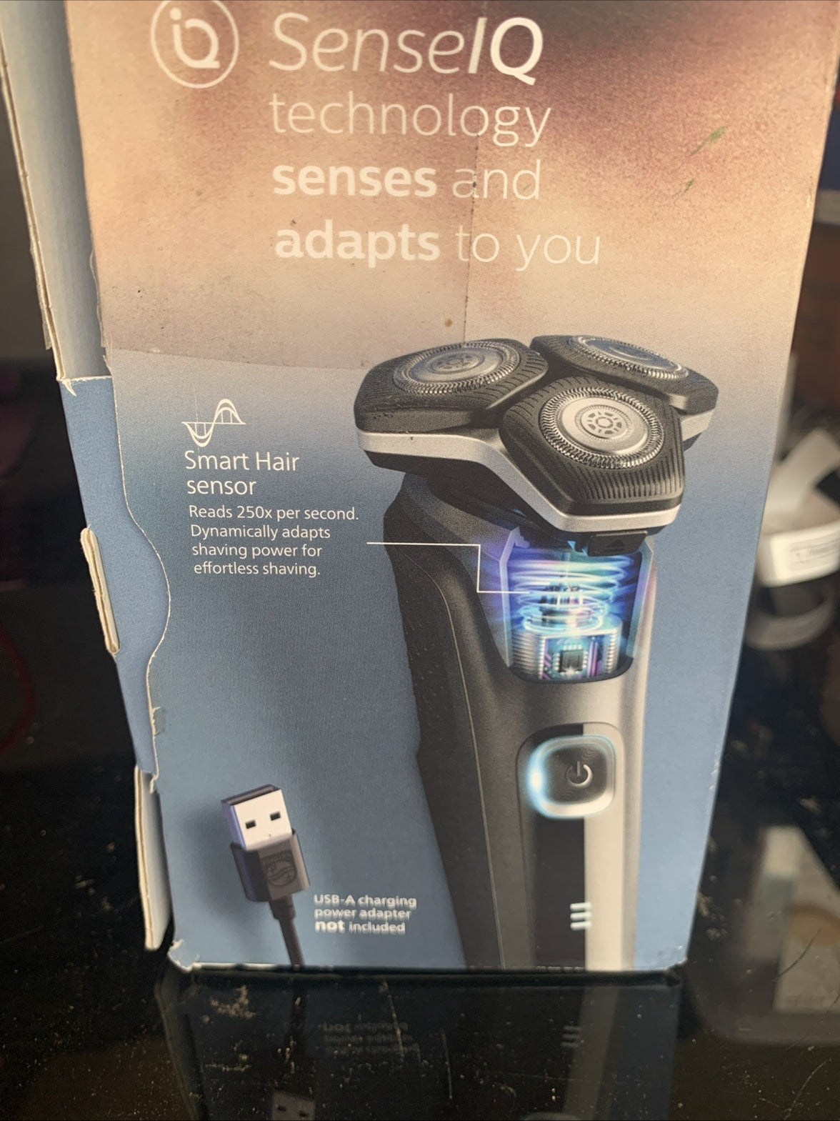 Philips Norelco Shaver 5400 Wet & Dry Rechargeable Shaver S5880/816