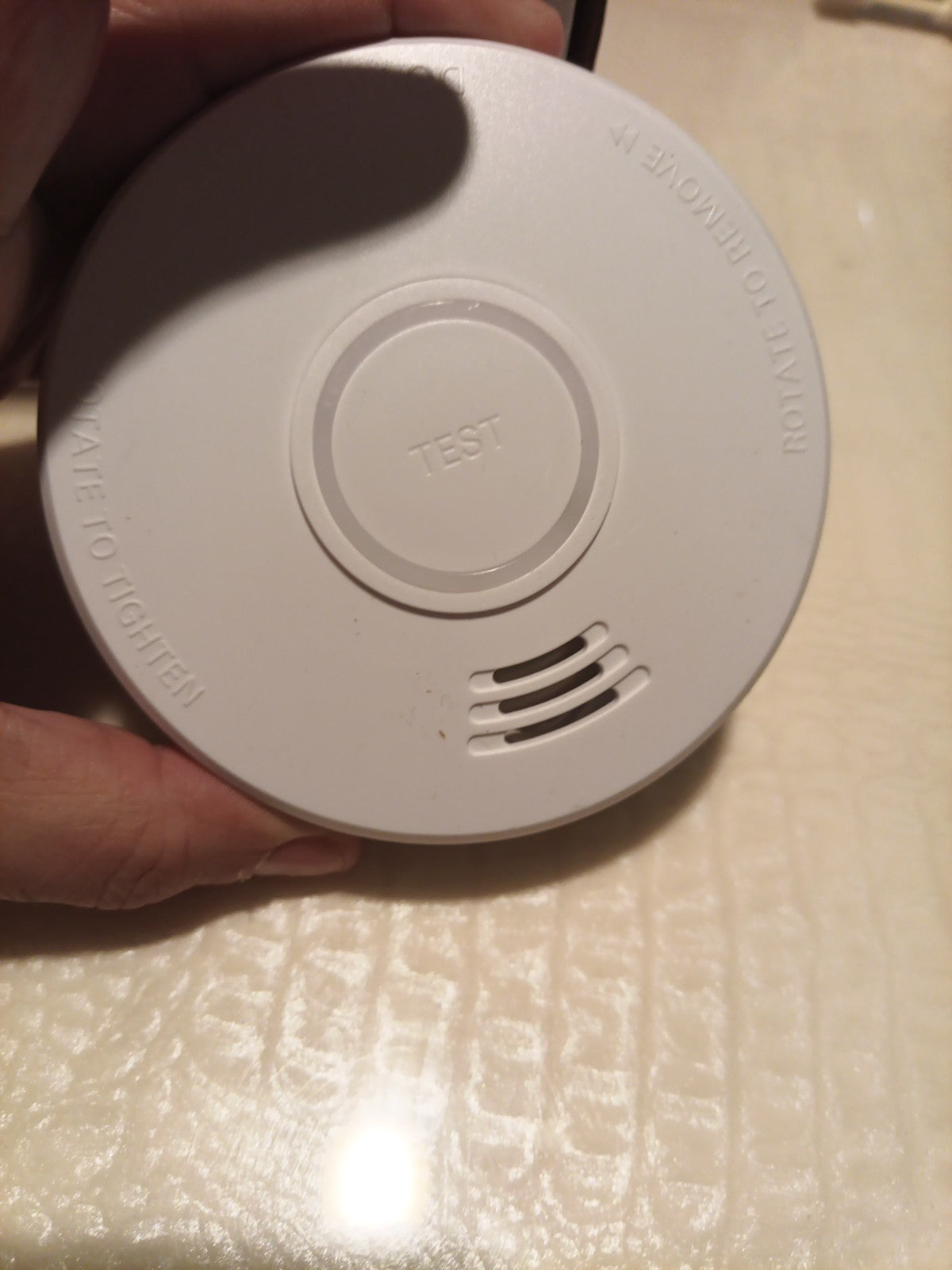 LS Home Smoke Alarm 4 Pack Photoelectric Fire Detector 9V Battery Open Box New5