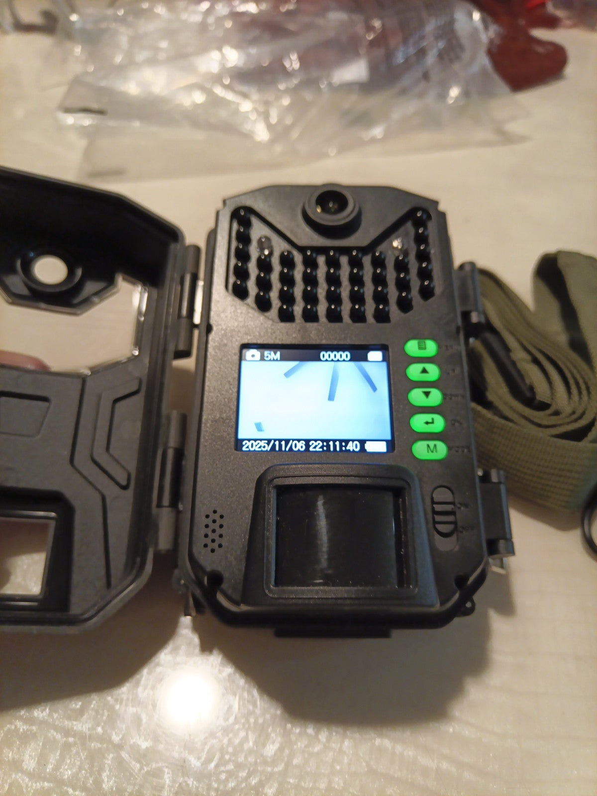 iZeeker iG220 Solar Trail Camera Camouflage Night Vision No Box, 13