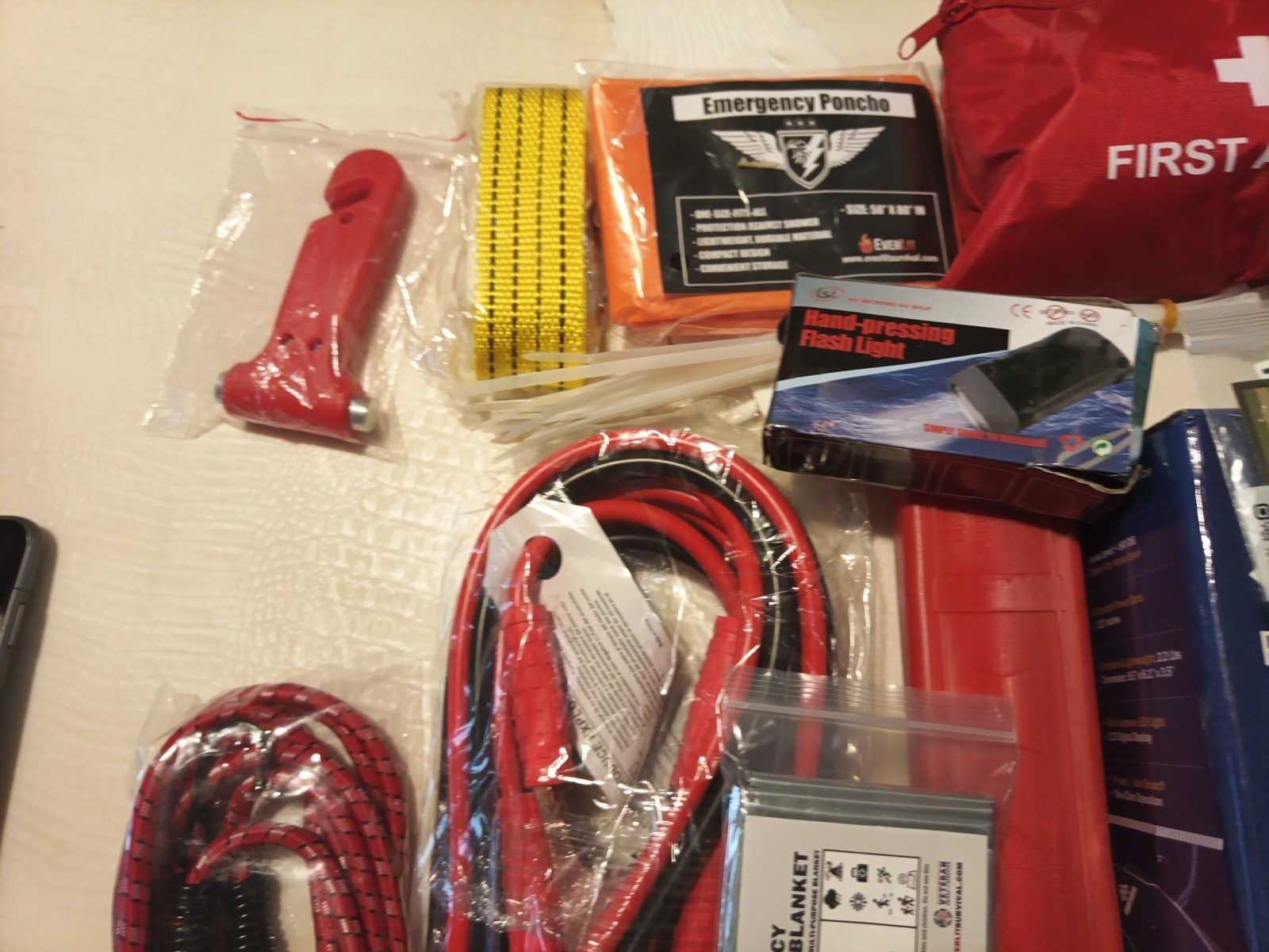 Everlit Survival Car Emergency Kit, Roadside Safety Tool Kit, Tire Inflator8