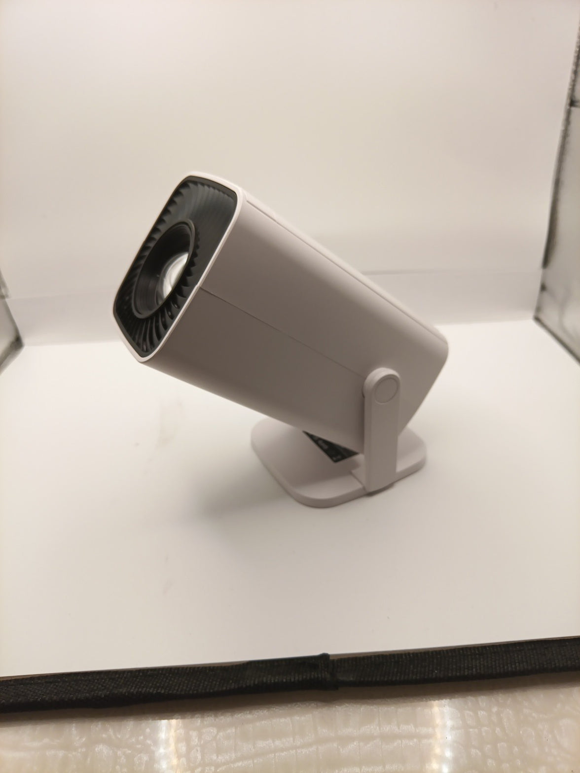 NEW Projector Multimedia Ultra HD High Dynamic Range Smart Portable HY3005