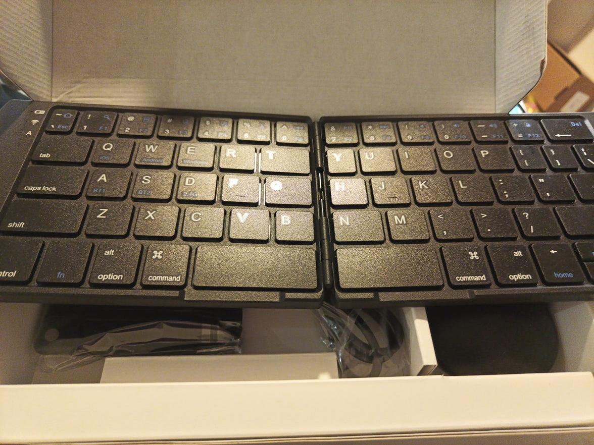 Edjo Foldable Full-Size Wireless Keyboard And Mouse Combo Travel Portable3
