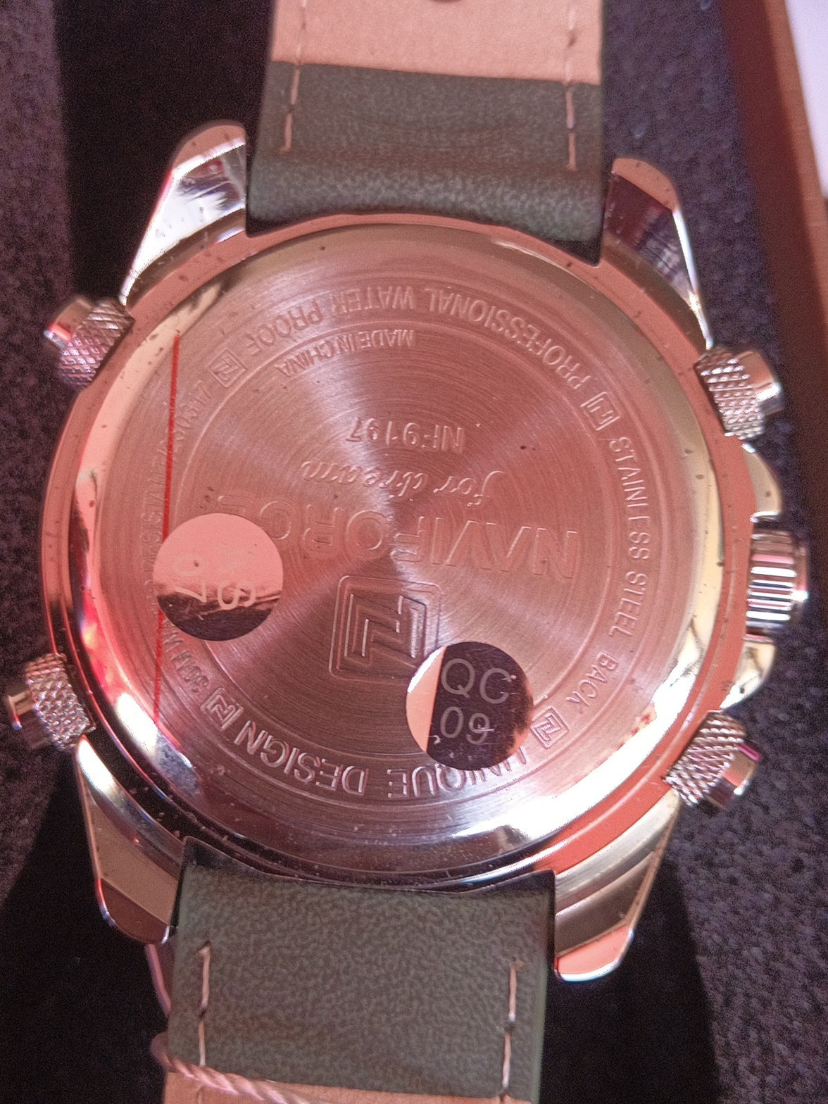 Naviforce Chronograph Green Leather Strap Gold Stainless Steel Case Analog Watch5