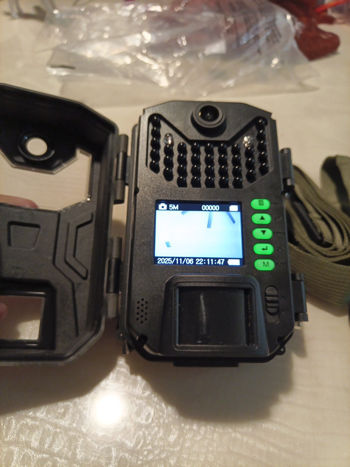 iZeeker iG220 Solar Trail Camera Camouflage Night Vision No Box, 14