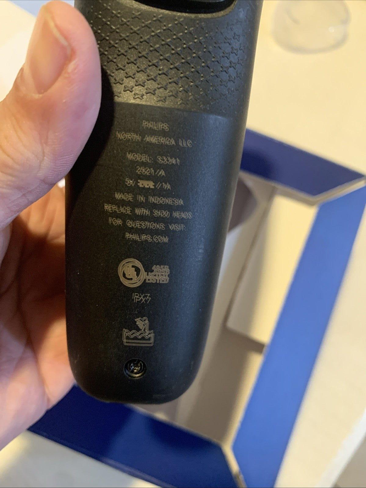 Philips Norelco Shaver 3900 Wet & Dry Electric Shaver10