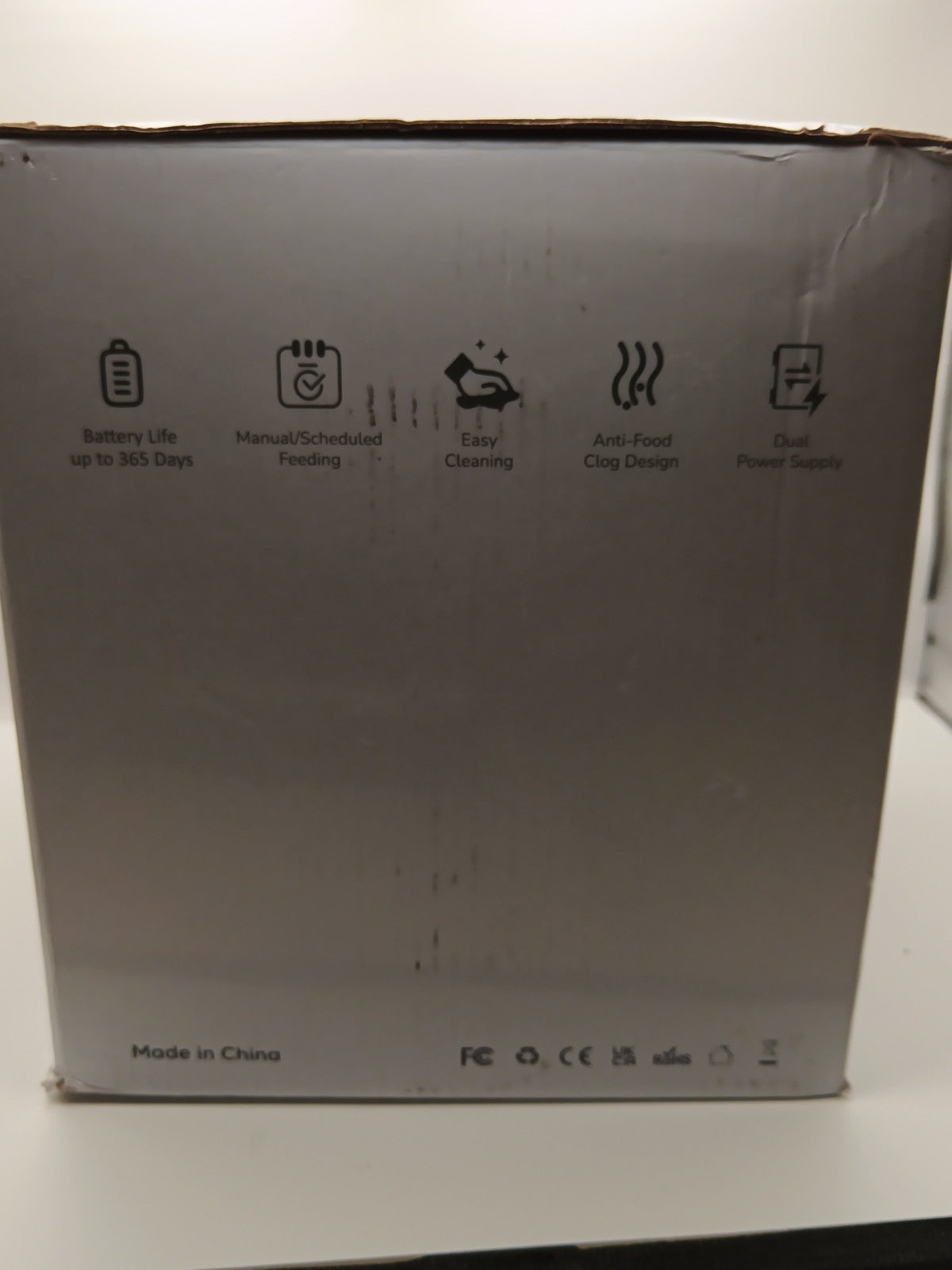Automatic pet feeder for Dog And Cats 4L -white In Color 3