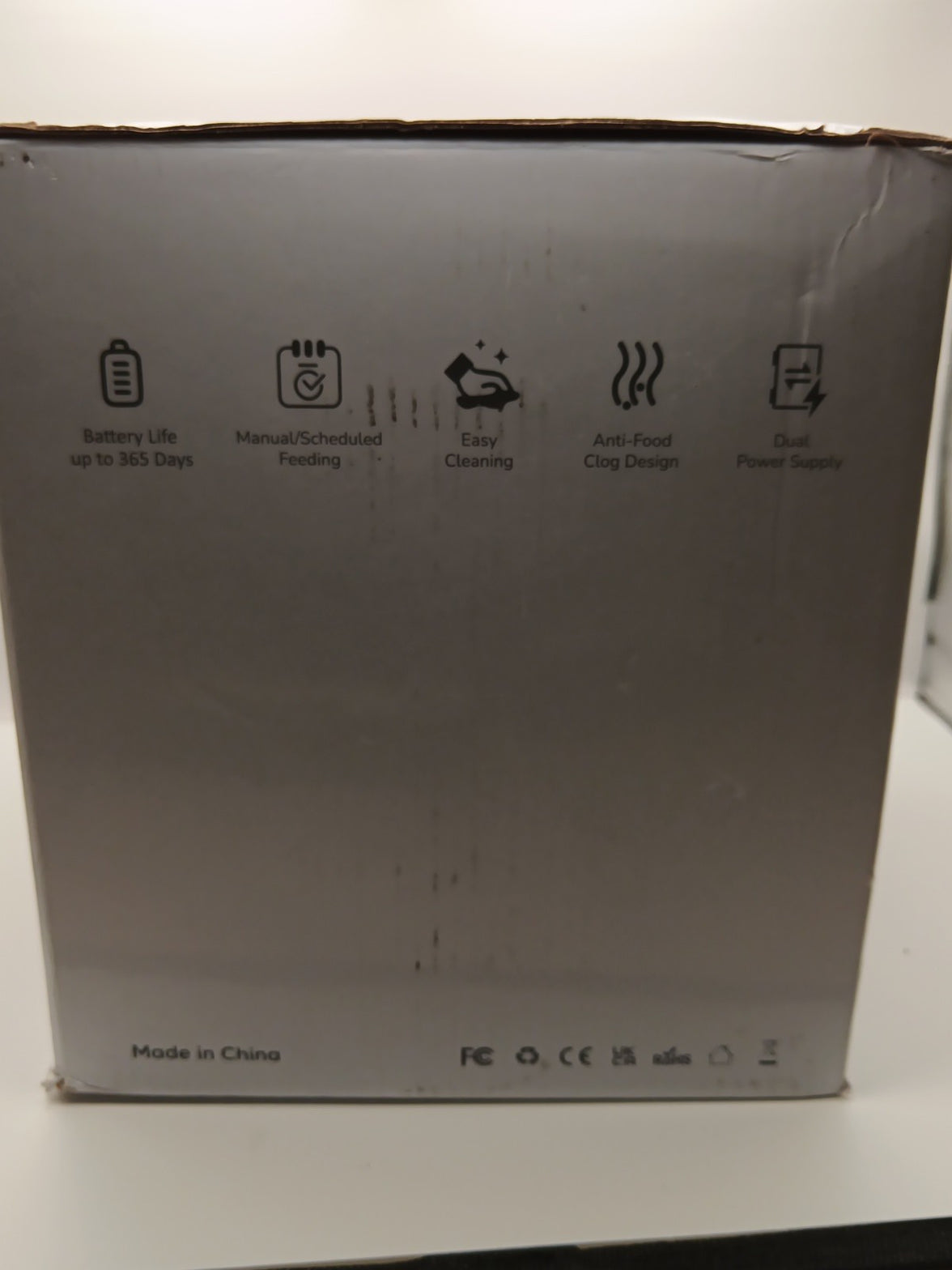 Automatic pet feeder for Dog And Cats 4L -white In Color 3