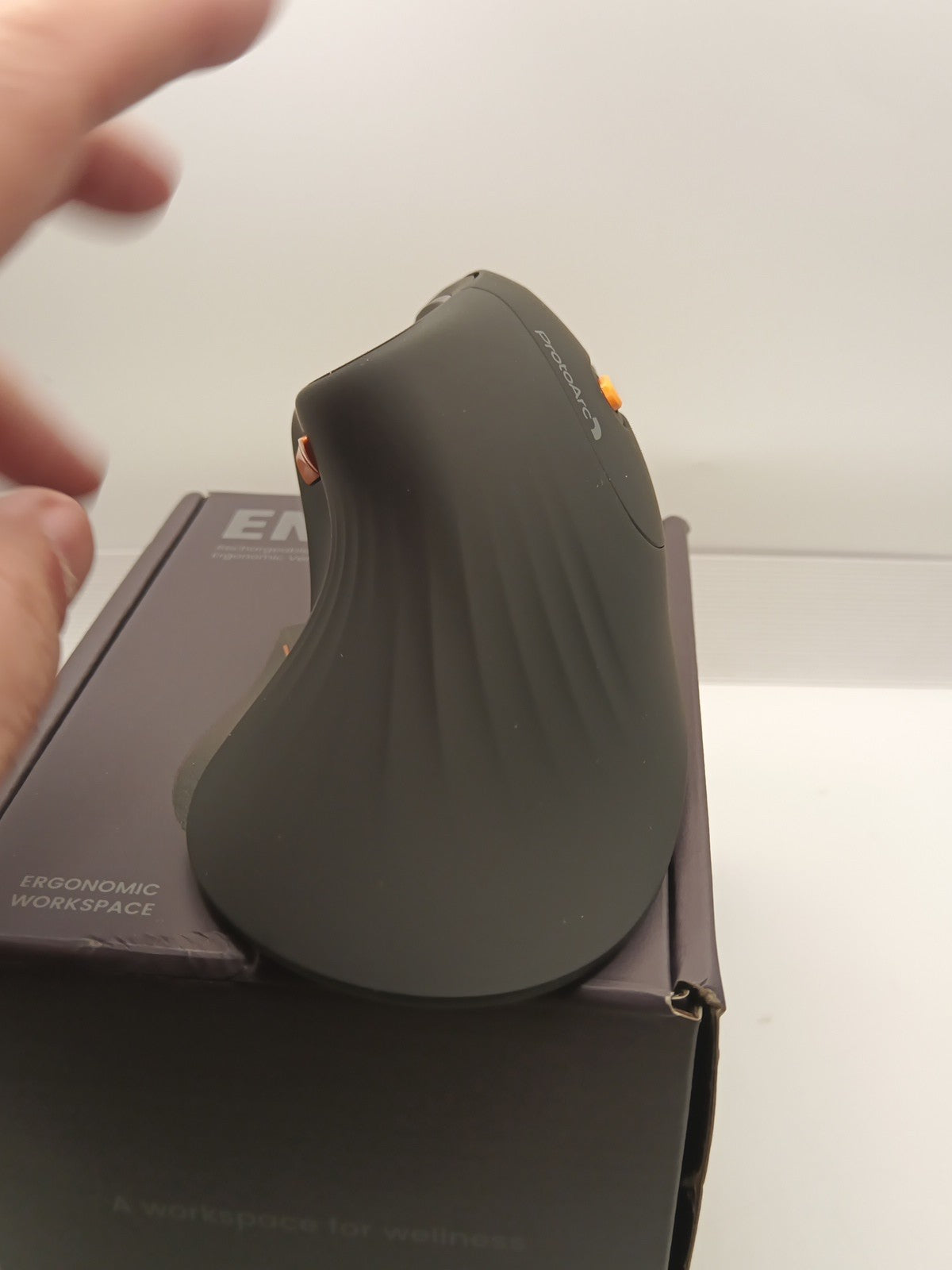 ProtoArc Ergonomic Computer Mouse, EM11 NL Bluetooth Rechargeable Wireless7