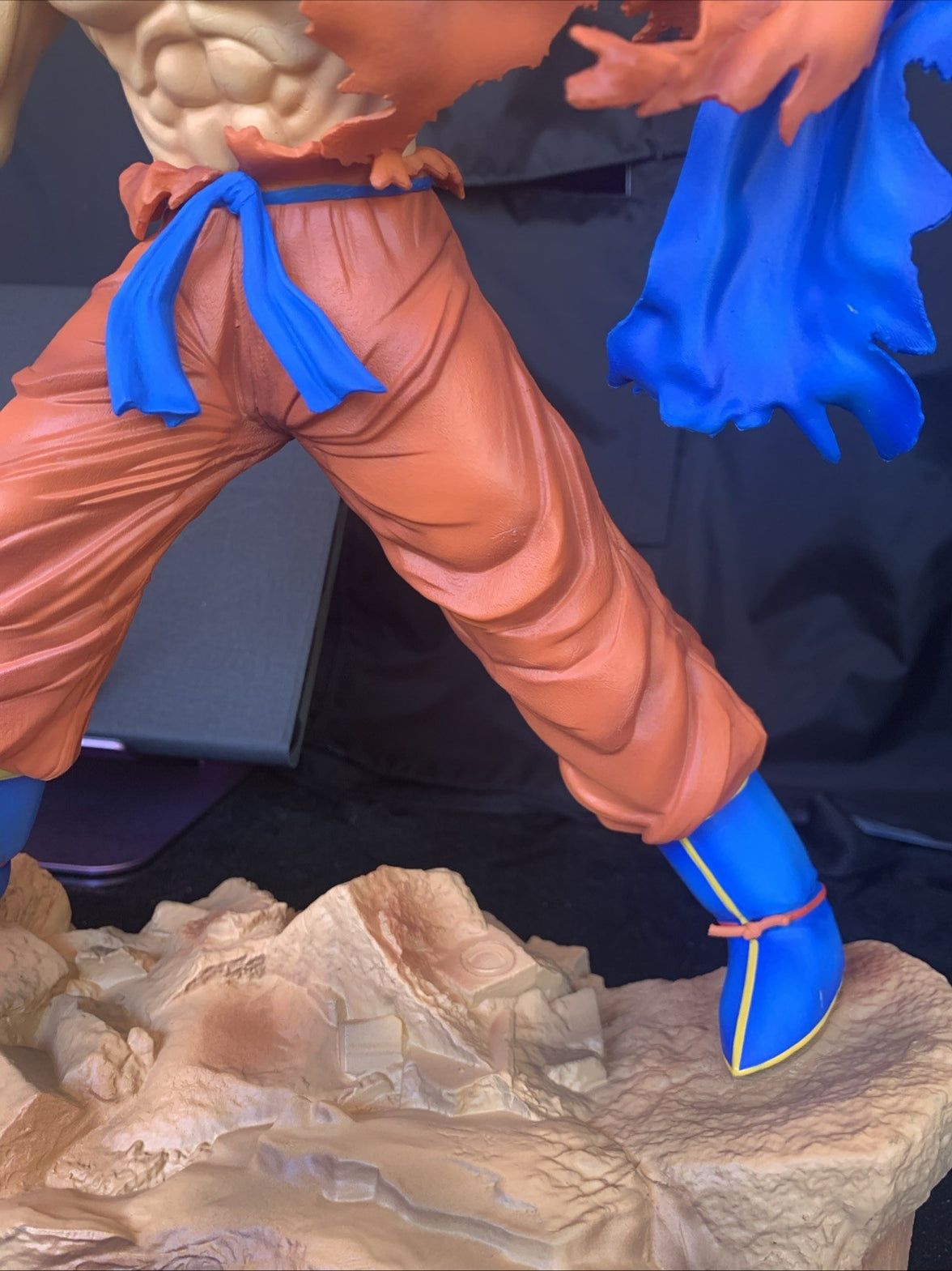Dragon Ball Z 13in Battle Torn Base Goku PVC Statue Collection Model Toy3
