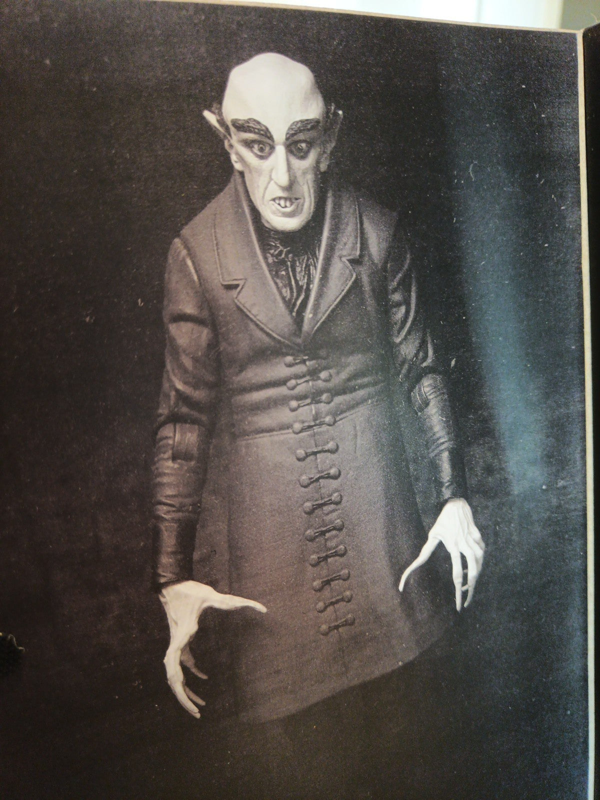 NECA Nosferatu Ultimate Count Orlok Black & White 7" Scale Action Figure IN HAND5