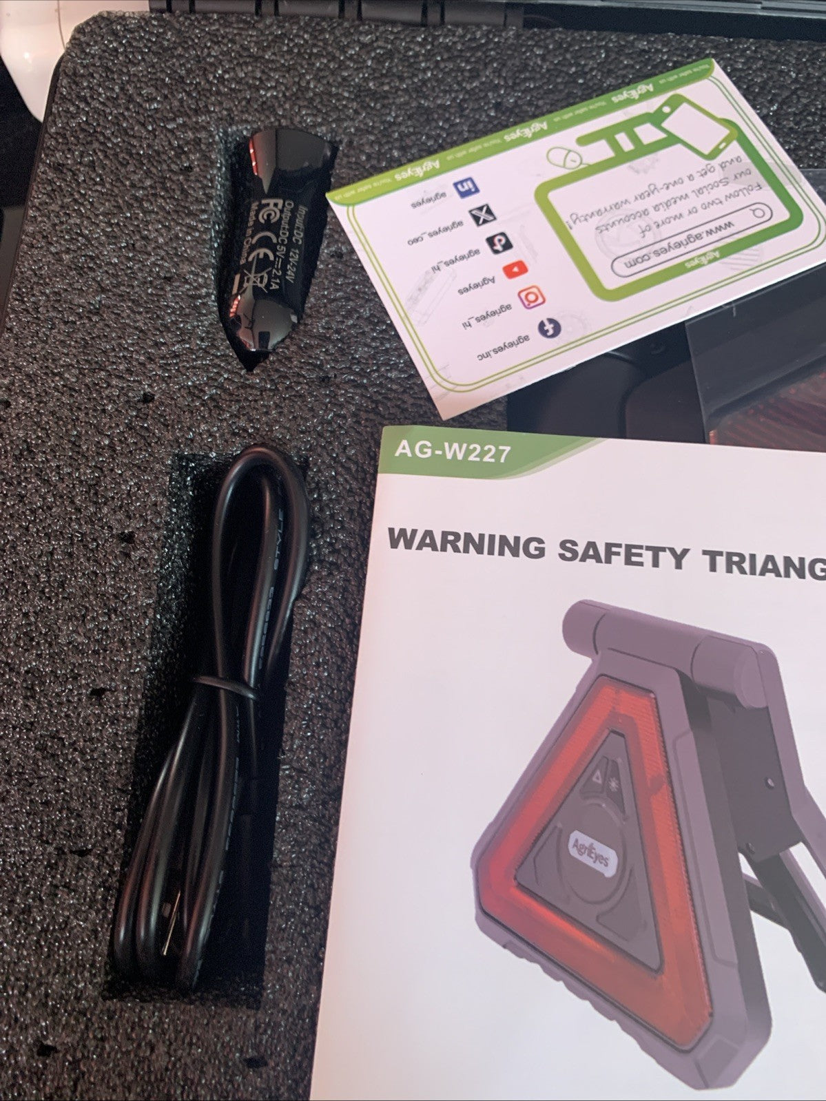 Agrieyes USB-C Rechargeable Emergency Triangle Lights, Portable Flashing LED ...6