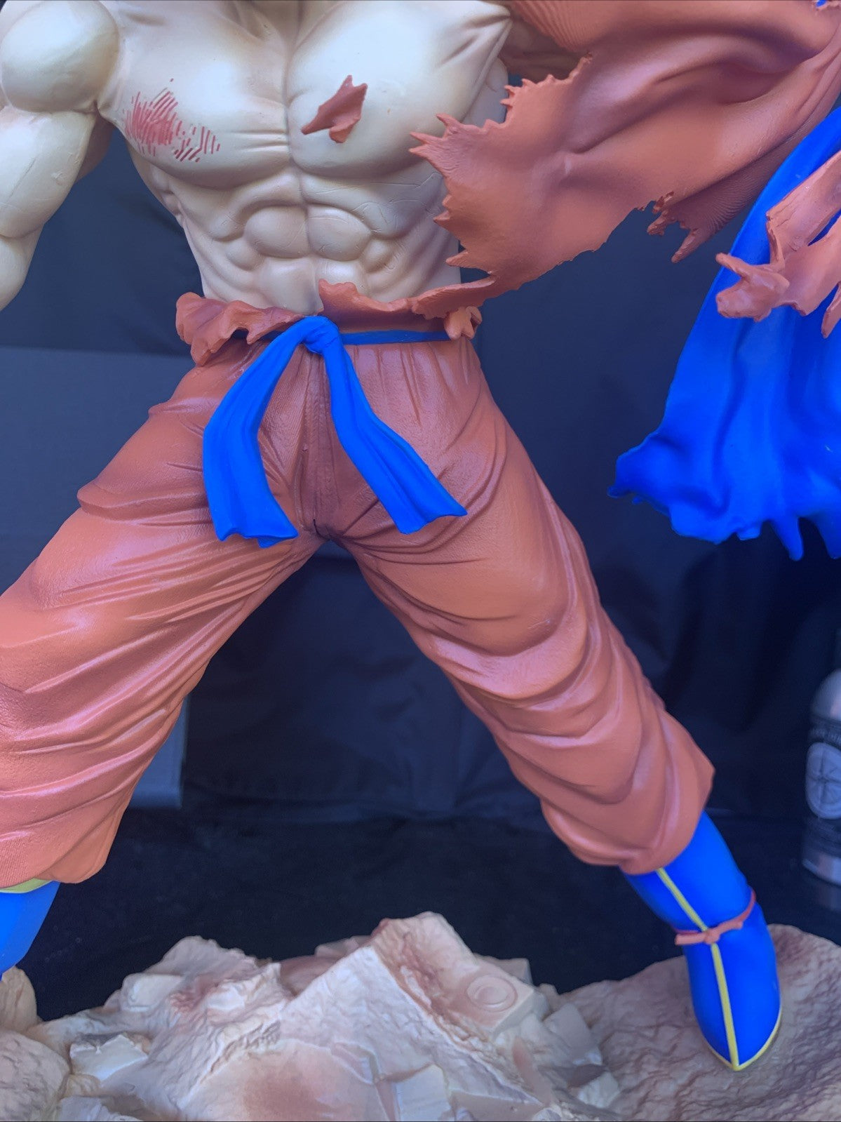 Dragon Ball Z 13in Battle Torn Base Goku PVC Statue Collection Model Toy6