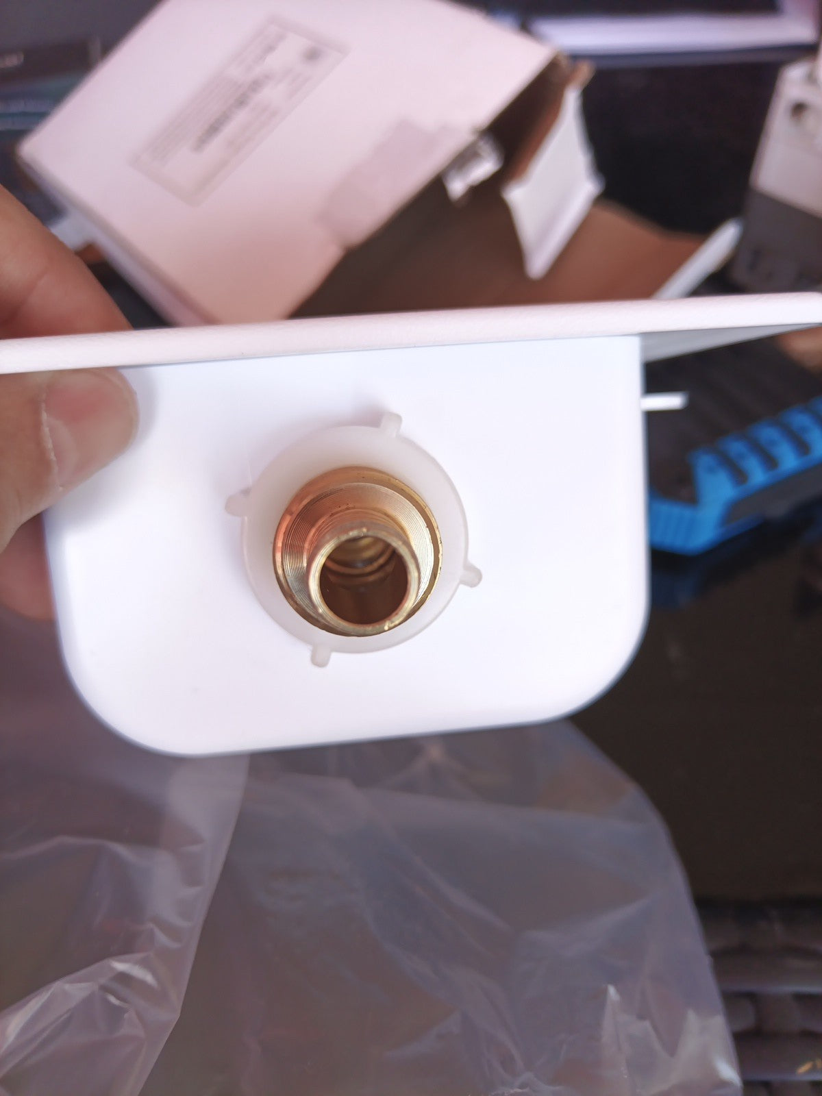  Universal Ice Maker Box,1/2-Inch Inlet with Installed 1/4 Regular Pex Crimp1