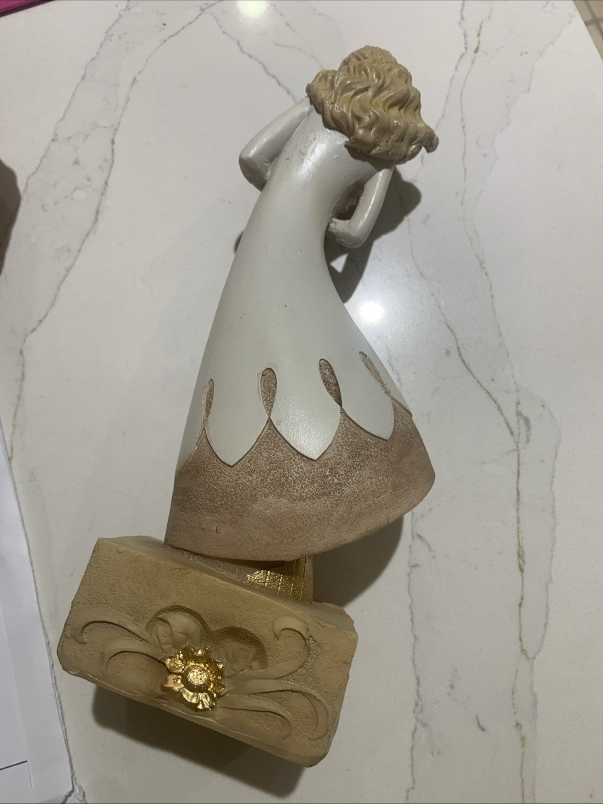 Enesco-Legacy of Love - Friend Flowers Figurine - 40247085