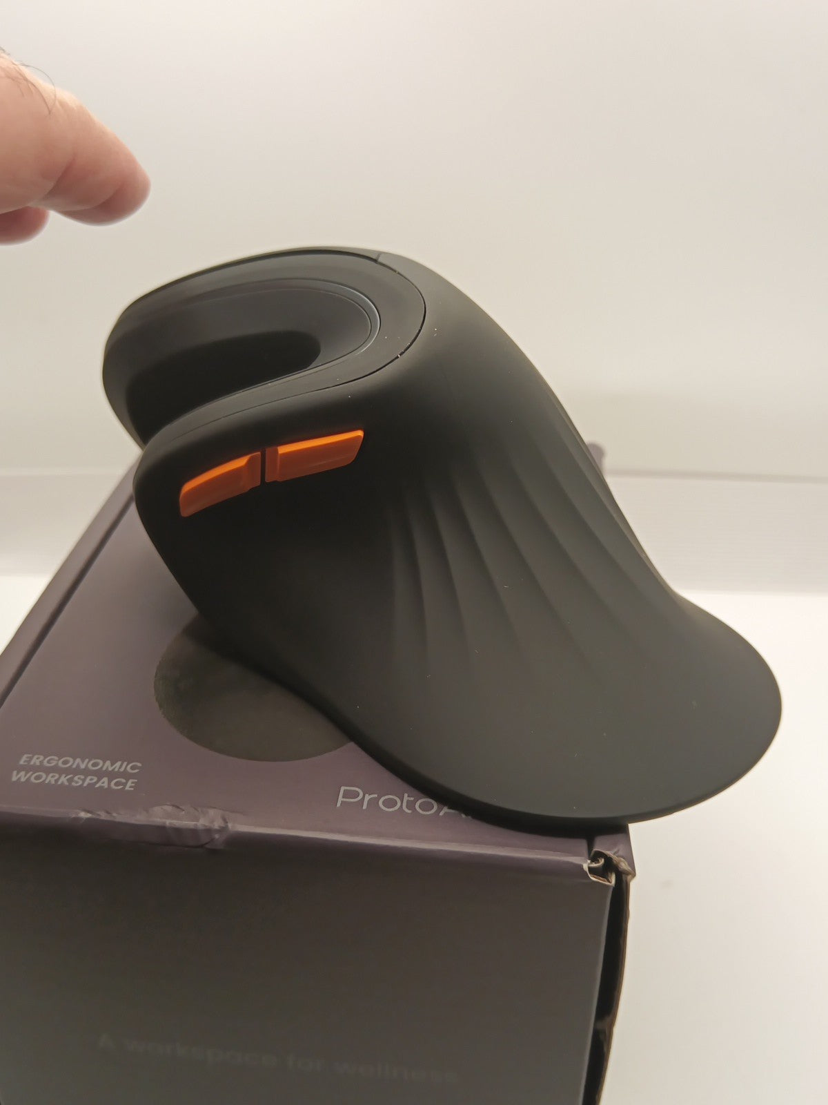 ProtoArc Ergonomic Computer Mouse, EM11 NL Bluetooth Rechargeable Wireless8