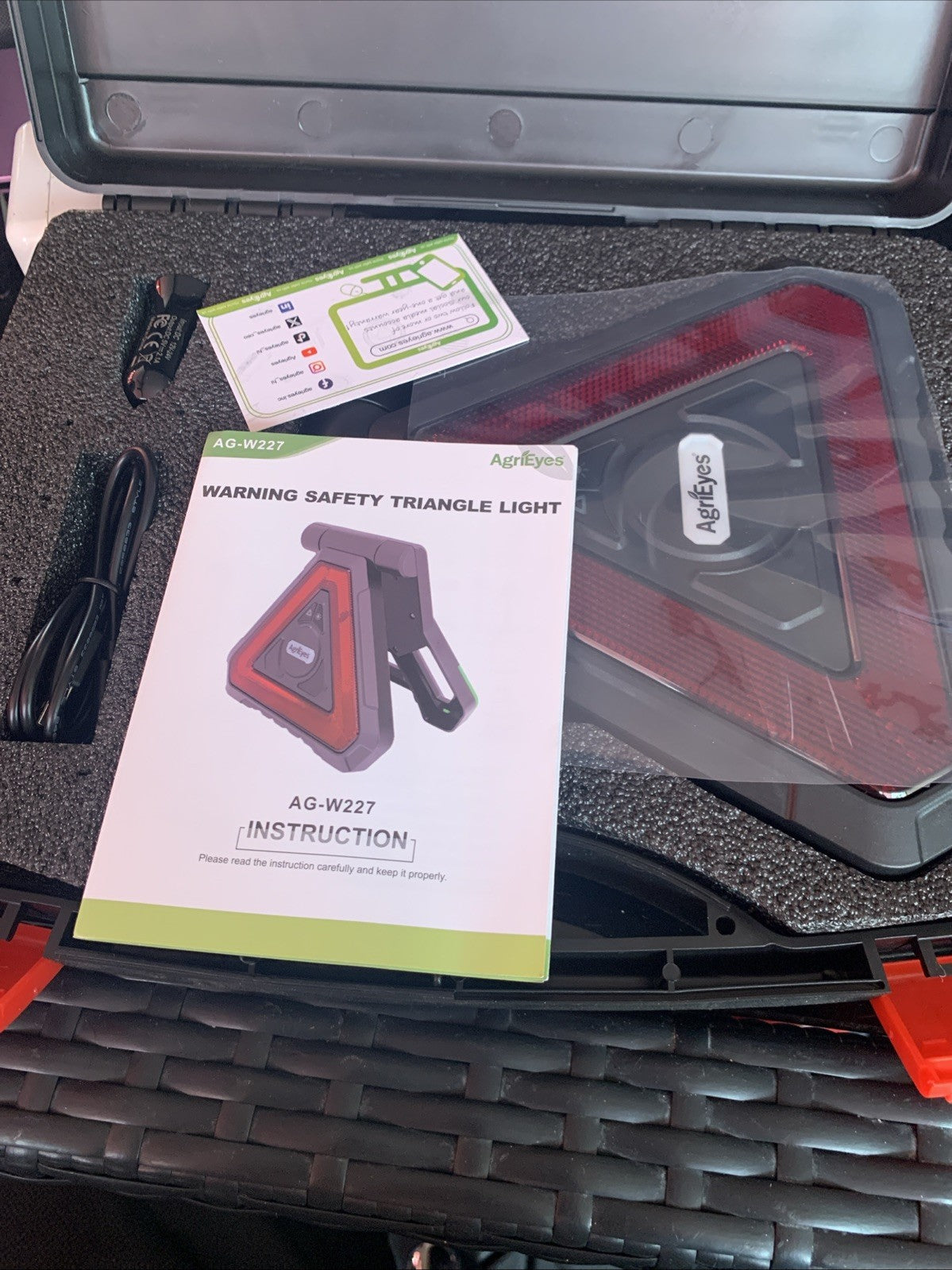 Agrieyes USB-C Rechargeable Emergency Triangle Lights, Portable Flashing LED ...5