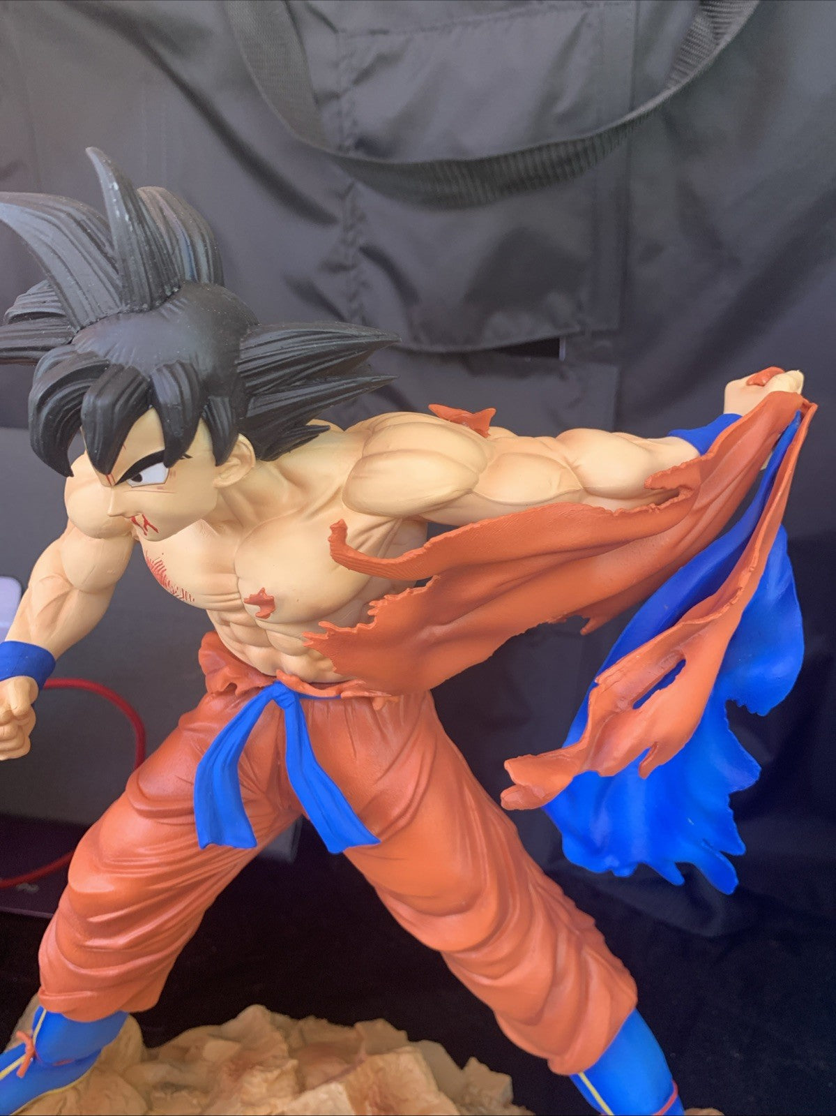 Dragon Ball Z 13in Battle Torn Base Goku PVC Statue Collection Model Toy2