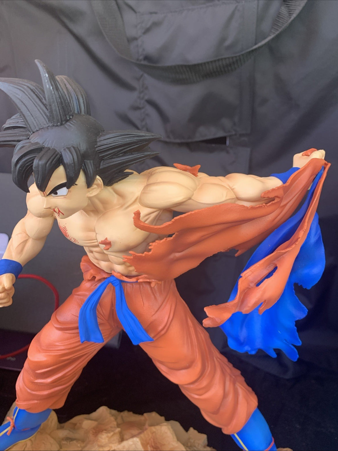 Dragon Ball Z 13in Battle Torn Base Goku PVC Statue Collection Model Toy2
