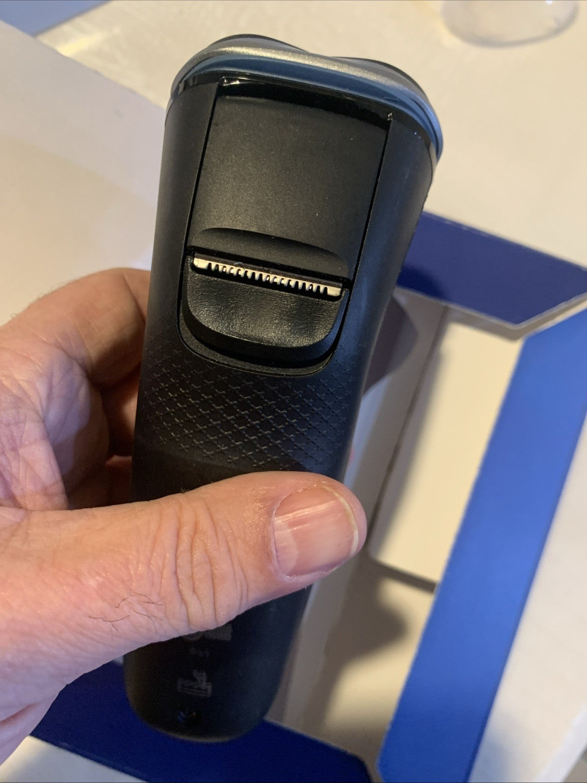 Philips Norelco Shaver 3900 Wet & Dry Electric Shaver9