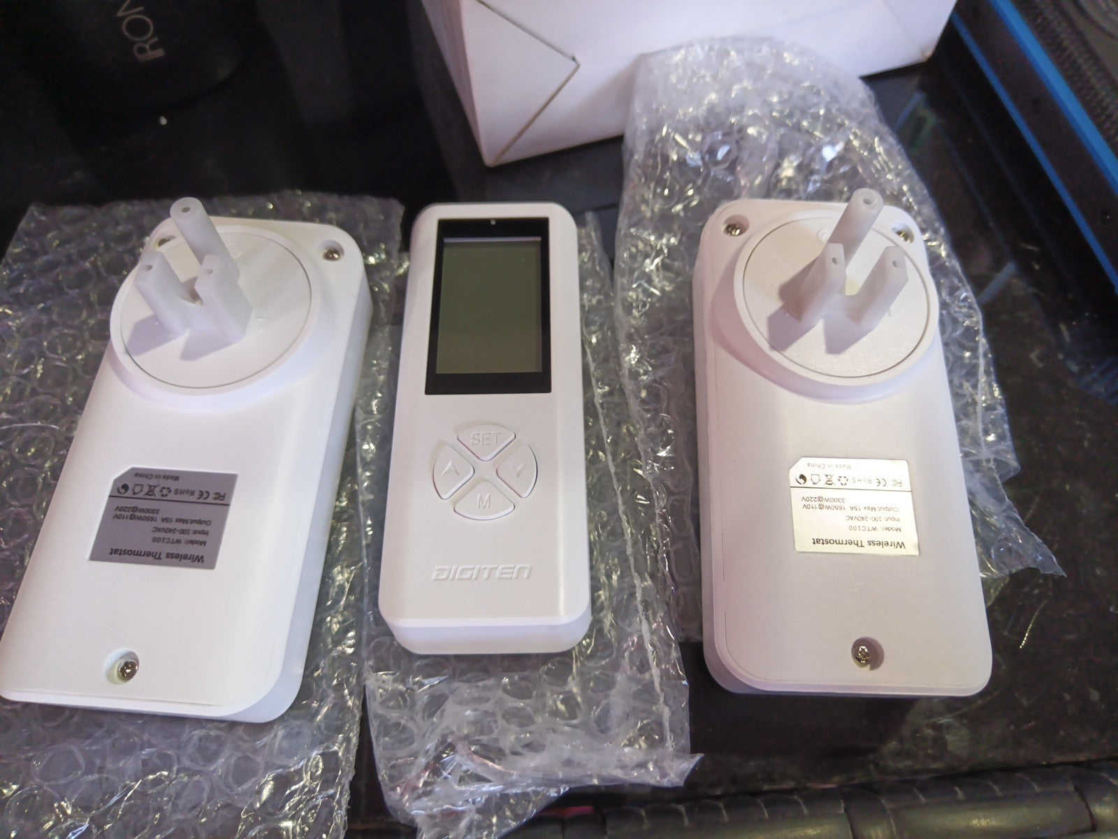 DIGITEN Wireless Thermostat Temperature Controller 2 Outlet Remote Control Built2