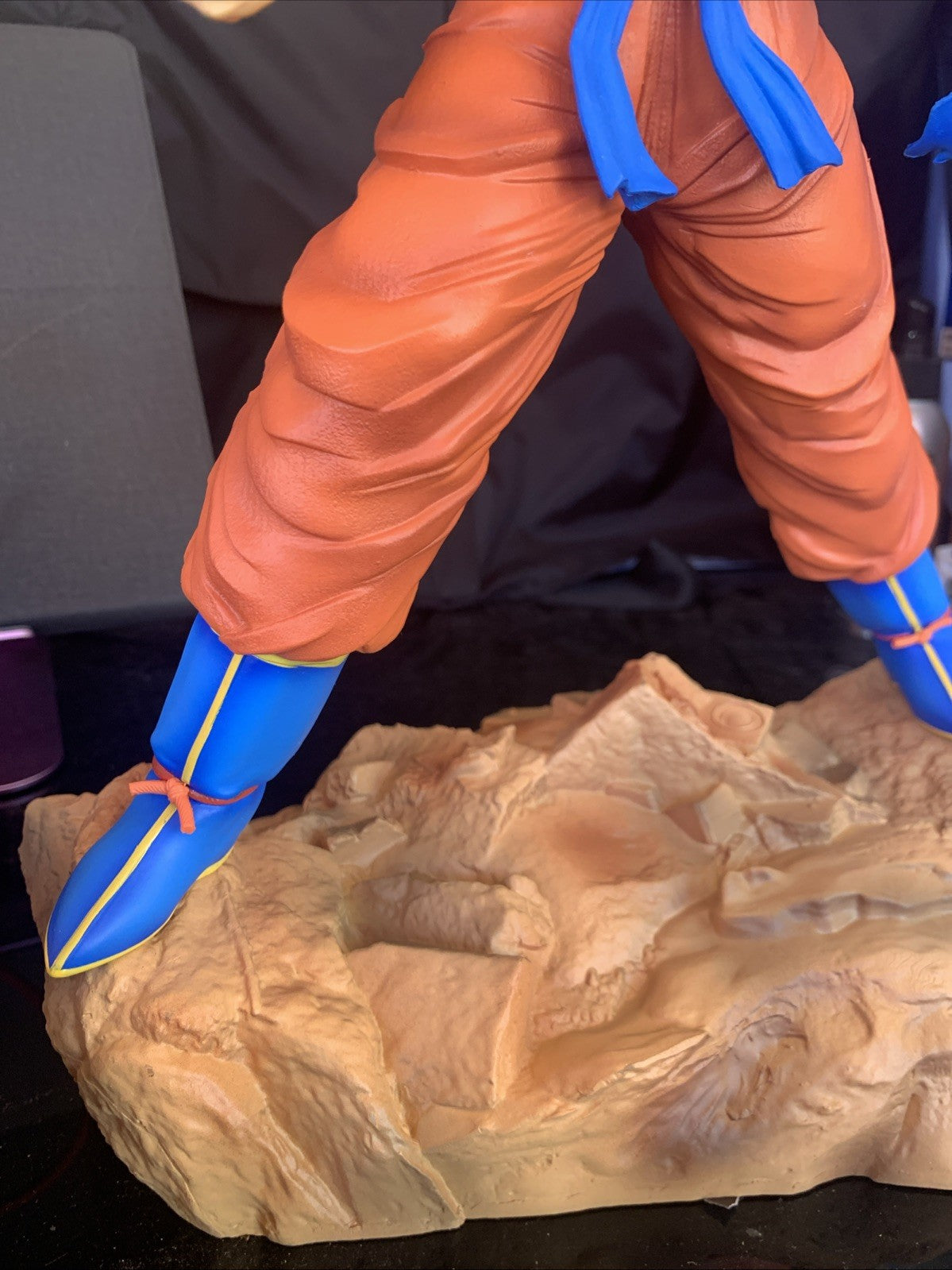 Dragon Ball Z 13in Battle Torn Base Goku PVC Statue Collection Model Toy4