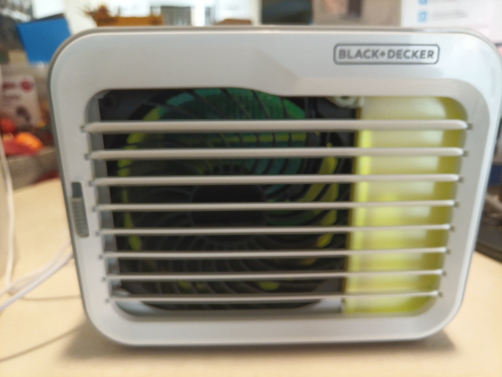 BLACK+DECKER(TM) BDMC10 3-Speed Portable USB-Powered Desktop Evaporative Air...0