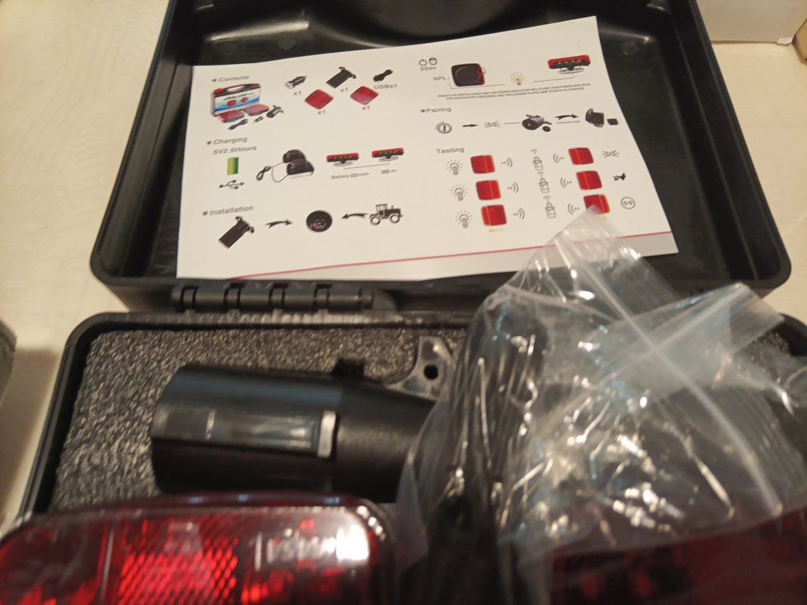 2pc Set LED Magnetic Wireless Trailer TailLight Kit Automotive New In Box8