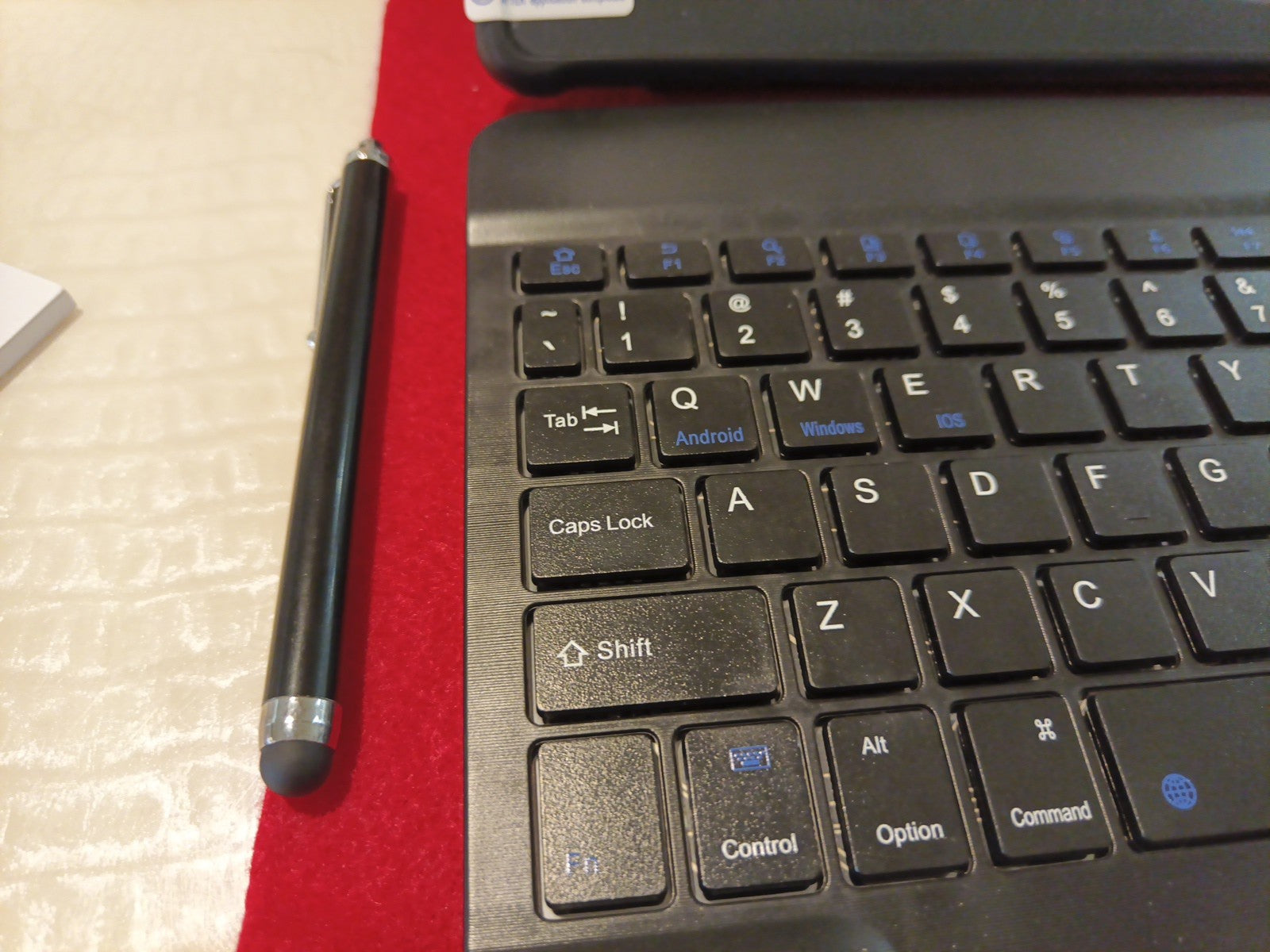 2 in 1 Tablet 10.1 Inch Android 15 OS Tablets with Keyboard, Mouse, Stylus Pen.4
