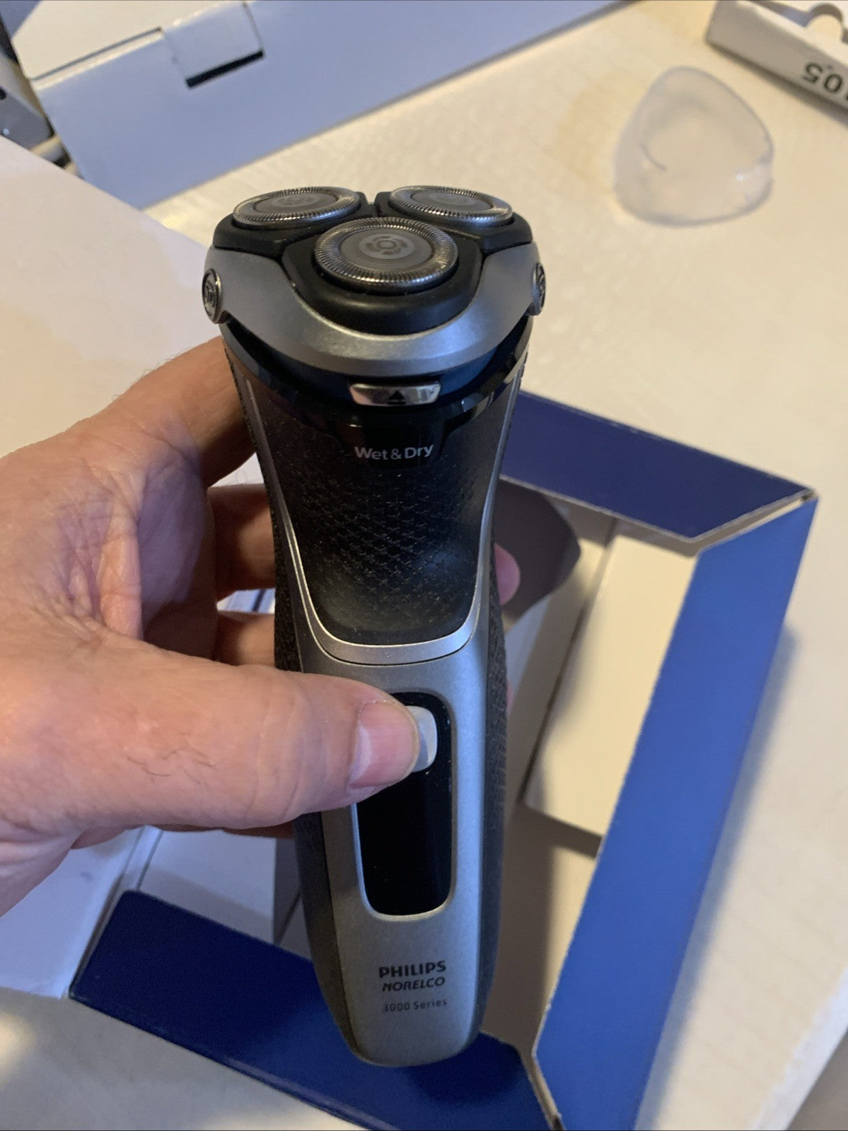 Philips Norelco Shaver 3900 Wet & Dry Electric Shaver7