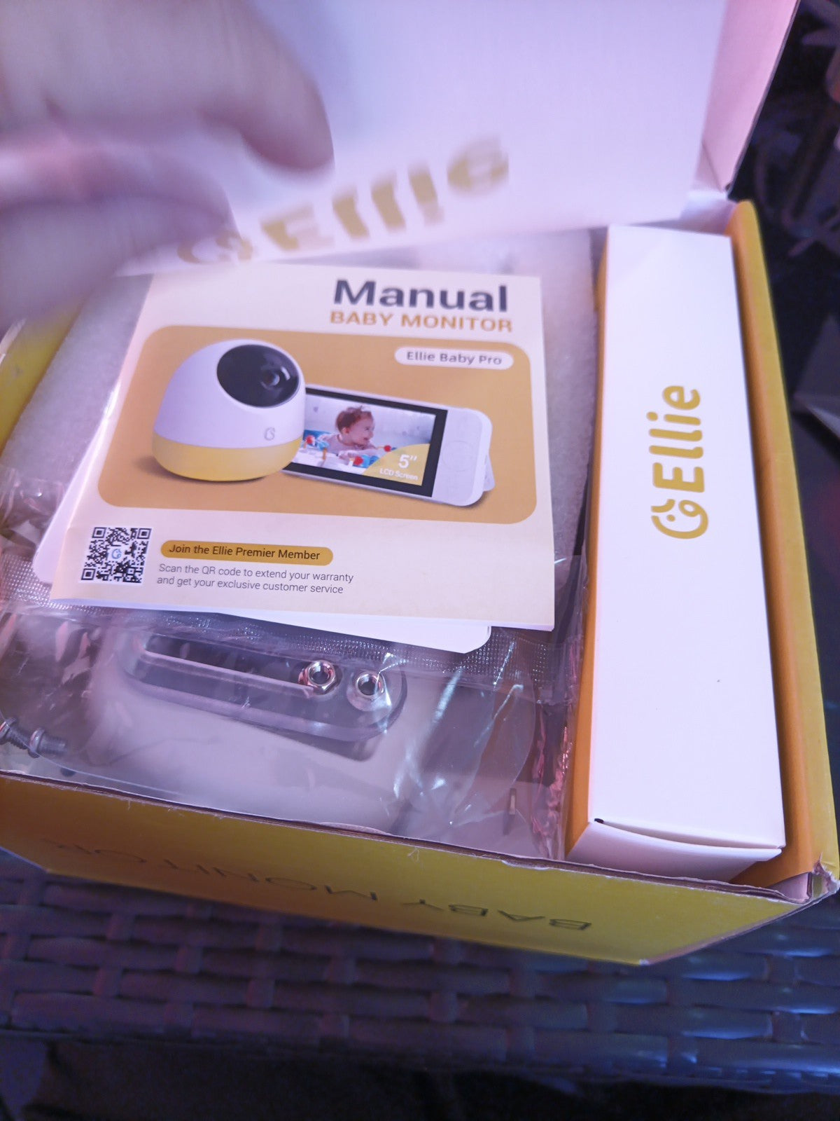 Ellie Baby Pro Yellow Non-Wifi AI Smart Baby Monitor With Wide Angle Viewing2